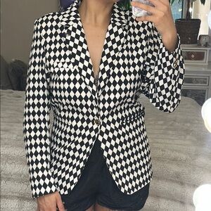 Black and White Houndstooth Blazer with Tailored Silhouette fits like a size M-L